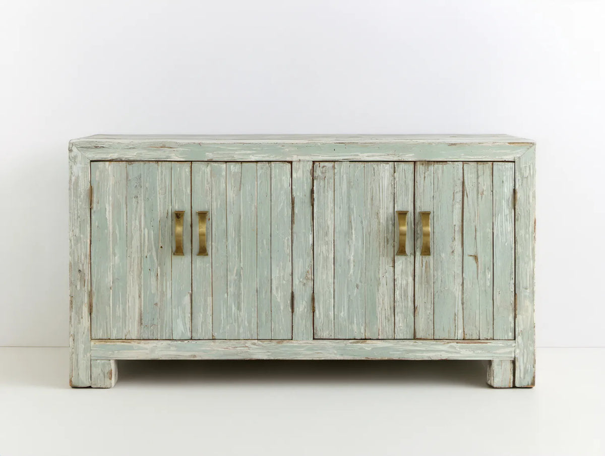 Czterodrzwiowy kredens z litego drewna, jasnozielony z przetarciami, 160 × 45 × 90 cm